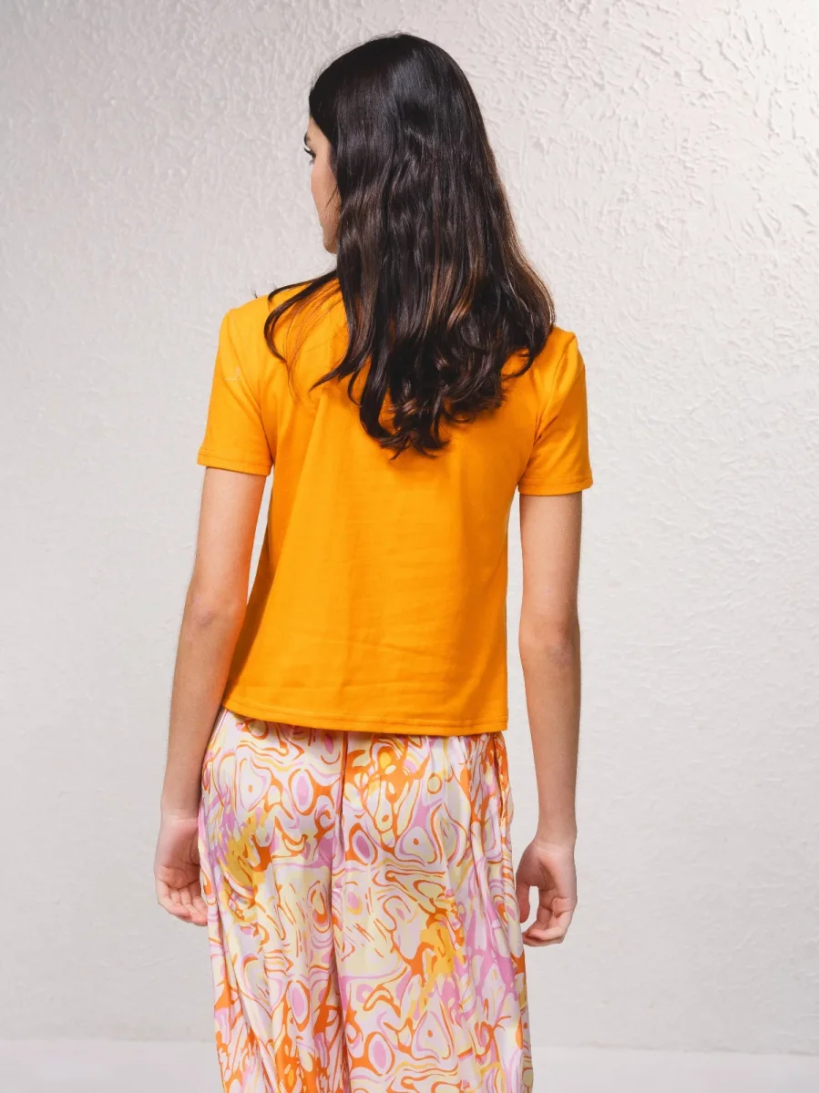 T-Shirt mit aus Perlen gestickten Hippie Bus – Bild 5